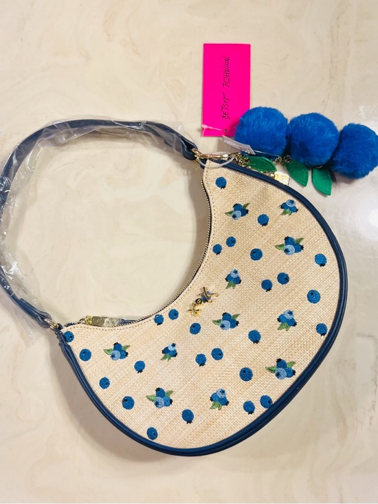 Betsey Johnson Handbags - 🫐👜BETSEY JOHNSON Straw Blueberry Shoulder Bag With Blueberry Pom-Pom Charm